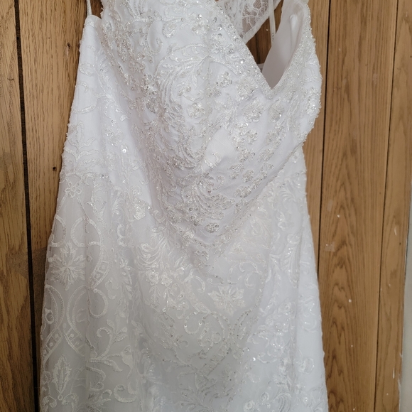 Beautiful wedding dress - Picture 4 of 5